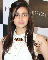 Alia Bhatt at Alia Bhatt Launch Forever 21 Store