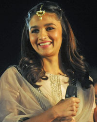 Alia Bhatt at Shaandaar Promotion During Navratri