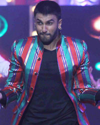 Ranveer Singh at Star Screen Awards 2015