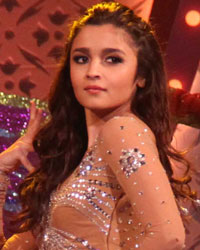 Alia Bhatt at International Indian Achievers Awards 2014