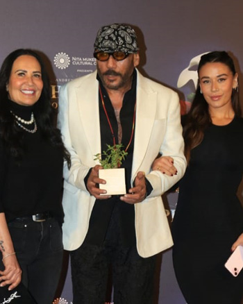 Ayesha Dutt Shroff, Jackie Shroff and Krishna Shroff