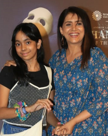 Sonali Kulkarni with daughter Kaveri