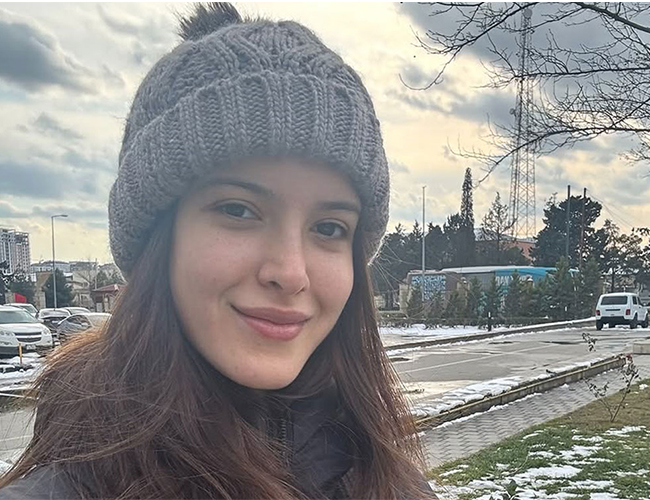 Shanaya Kapoor Embraces Winter Wonderland in Azerbaijan - Shares Stunning Glimpses!