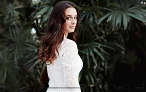 Evelyn Sharma