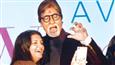 Amitabh Bachchan poses for selfies!