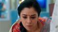 What made Aupamaa fall on Rakhi's feet?