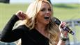 Spears sends handwritten invitations to fans