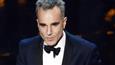 Daniel Day-Lewis to present Oscar