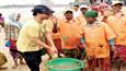 Deepak Dobriyal takes part in 'clean Versova beach' campaign