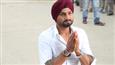 Bhajji becomes namkeen seller for 'Mission Sapne'