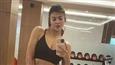 Jacqueline Fernandez rocks her washboard abs giving us the gym motivation we need!