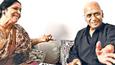 Lata's voice is magical: Khayyam