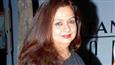 Why is Neelima Azim in a hurry to get inside Shahid's home?