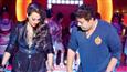 Sonakshi learns the iconic 'Moonwalk'!