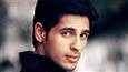  Sidharth Malhotra gets 42 bouquets on b'day