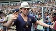 Bengal felicitates KKR, SRK, Juhi at Eden, seven injured in stampede