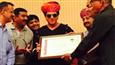 SRK accepts Honorary Membership from Jodhpur Tourist Guide Association!