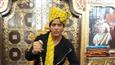 Shahrukh Khan embraces the head gears of Punjab and Rajasthan!