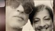 Shah Rukh Khan, Tanuja take selfie