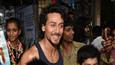 OMG! Tiger Shroff made an impromptu stop at a local magazine stall