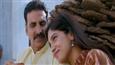 Watch Akshay-Bhumi falling in love in 'Bakheda'