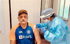 Ravi Shastri Geting Covid-19 Vaccine Shot