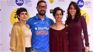 Aamir attends MAMI Film Fest with his reel and real life daughters!