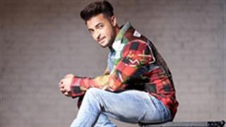 Aayush Sharma looks handsome and happening in an outrageously peppy avatar!