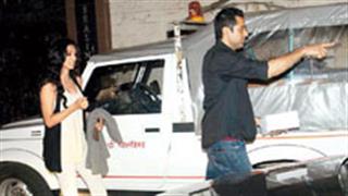 अभय देओल की पजेरो उड़ा ले गए चोर 