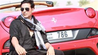 गरीब बच्चों के लिए फंड जुटाने के लिए अपने कपड़ों की नीलामी करेंगे अक्षय 