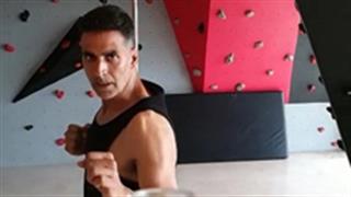 Akshay Kumar nails the 'Bottle Cap Challenge' with ease and perfection!