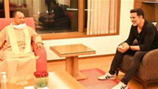 Uttar Pradesh CM Yogi Adityanath meets Akshay Kumar in Mumbai, discusses the film city project!