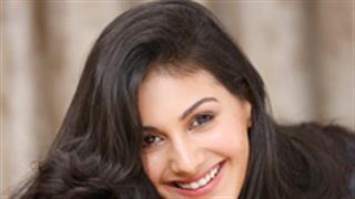 Londan, open bus, Amyra Dastur parties