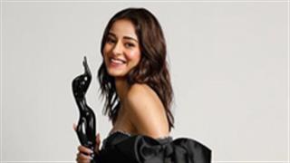 Friends and Family are all smiles appreciation for Ananya Panday banking a major award!