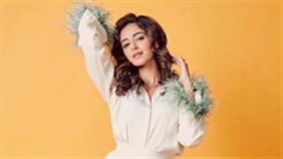 Ananya Panday bags the title of 'Emerging Face of Fashion' at a recent award ceremony!