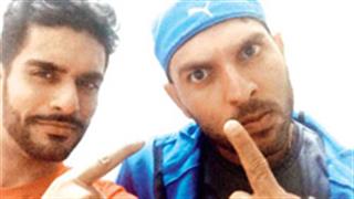 अंगद बेदी ने युवराज से पूछा कैसी लगी 'ऊँगली'?