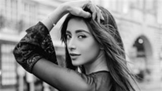 Amidst vacation, Angela Krislinzki shoot for an AD in London