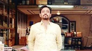 'अंग्रेजी मीडियम' से नए लुक में हँसते हुए दिखे इरफ़ान