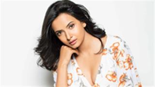 Music Video Queen Annsh Shekhwat's latest video with Sumein Bhat