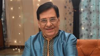 Babuji says Anupamaa is the owner of their house, Vanraj tries to get Baa on his side!