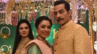 While Vanraj and Anupamaa have a one-on-one, Rakhi waits for the big dhamaka!