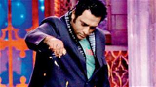 Anurag Basu gives Emraan Hashmi some flower therapy