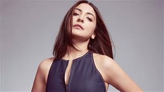 Pregnant Anushka Sharma satisfies her 'Paani Puri' cravings!