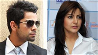 Anushka visits Virat's family in New Delhi
