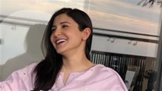 Pregnant Anushka Sharma is back to work mode, shares a BTS picture!