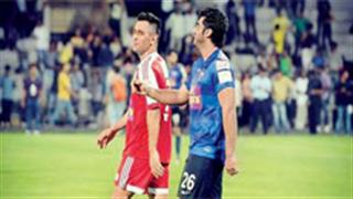 Arjun Kapoor's 'fanboy' moment with M.S. Dhoni