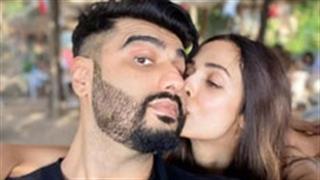 Arjun Kapoor misses girlfriend Malaika Arora on shoot, shares a picture clicked by 'her'!