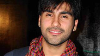 Arya Babbar gets mobbed at a girl's college