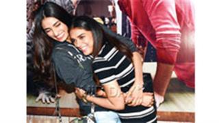 Athiya Shetty, Aditi Rao Hydari bond big time at 'Ki and Ka' screening