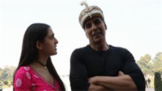 Sara Ali Khan showcases her rhyming talent to Akshay Kumar, the actor says, 'Isse Ghatiya Rhyme Aaj Tak Nahi Huyi'!